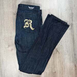 Rock & Republic Women's Dark Wash Embroidered 'R' Pocket Straight Jeans Size 29
